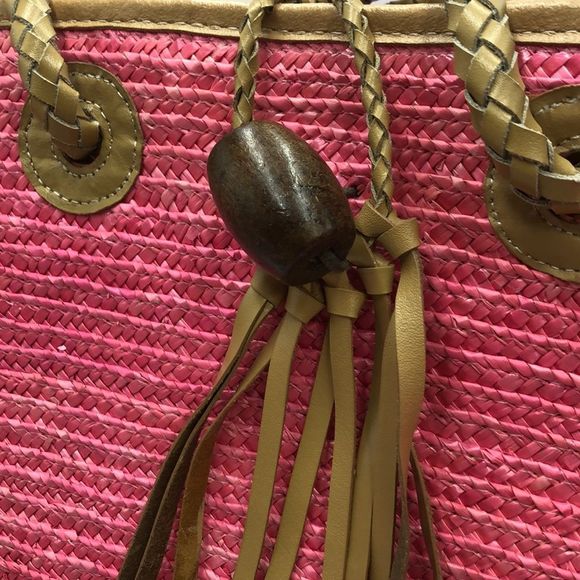 NWOT- Pink/Tan Donna Dixon straw bag. Braided faux leather handles,loop/bead - Picture 2 of 7